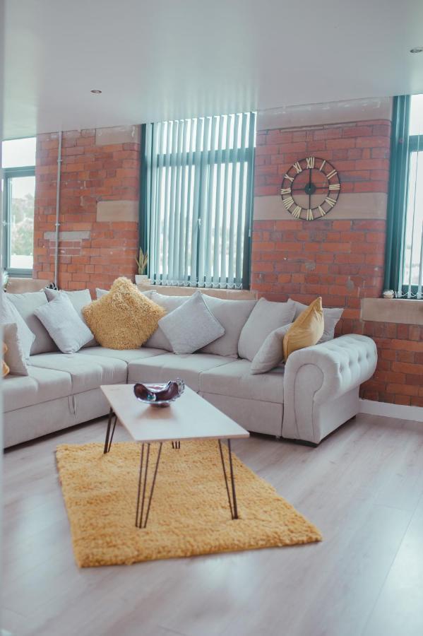 Bv Luxury Penthouse Conditioning House * Bradford (West Yorkshire)
